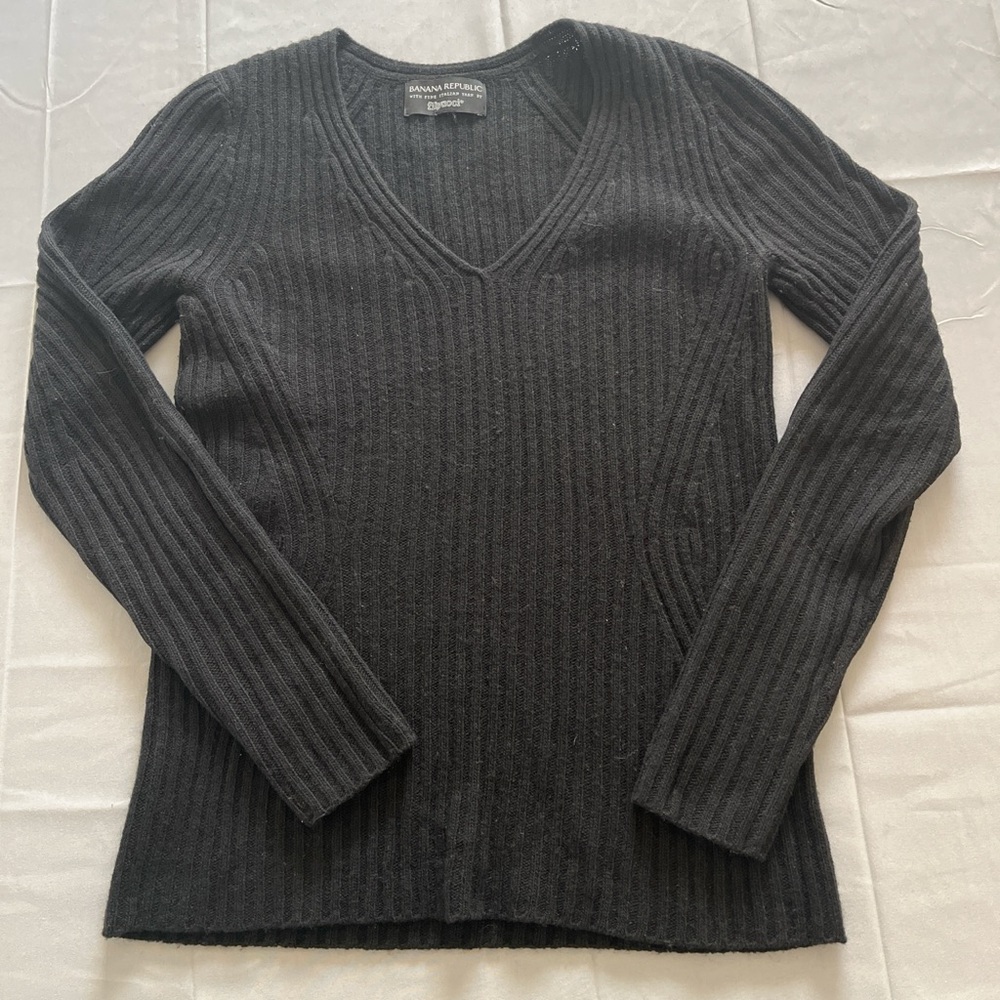 Banana Republic Women's Black Ribbed V-Neck Sweater Extra Fine Merino Wool Blend